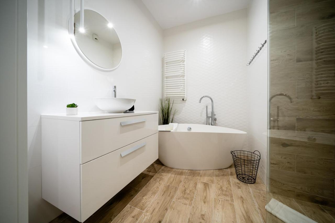 Urban Apartments Luxury Skyline Sokolska Towers 30A, 2 Free Garages, Gym & Sauna, Self Check-In Katowice Zewnętrze zdjęcie